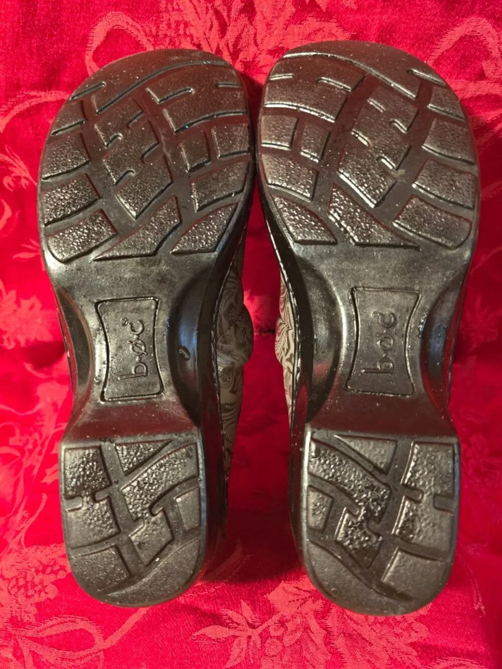 b.o.c. Born O Concept Embossed Slip‑On Shoes – Silver Floral/Paisley (10M)